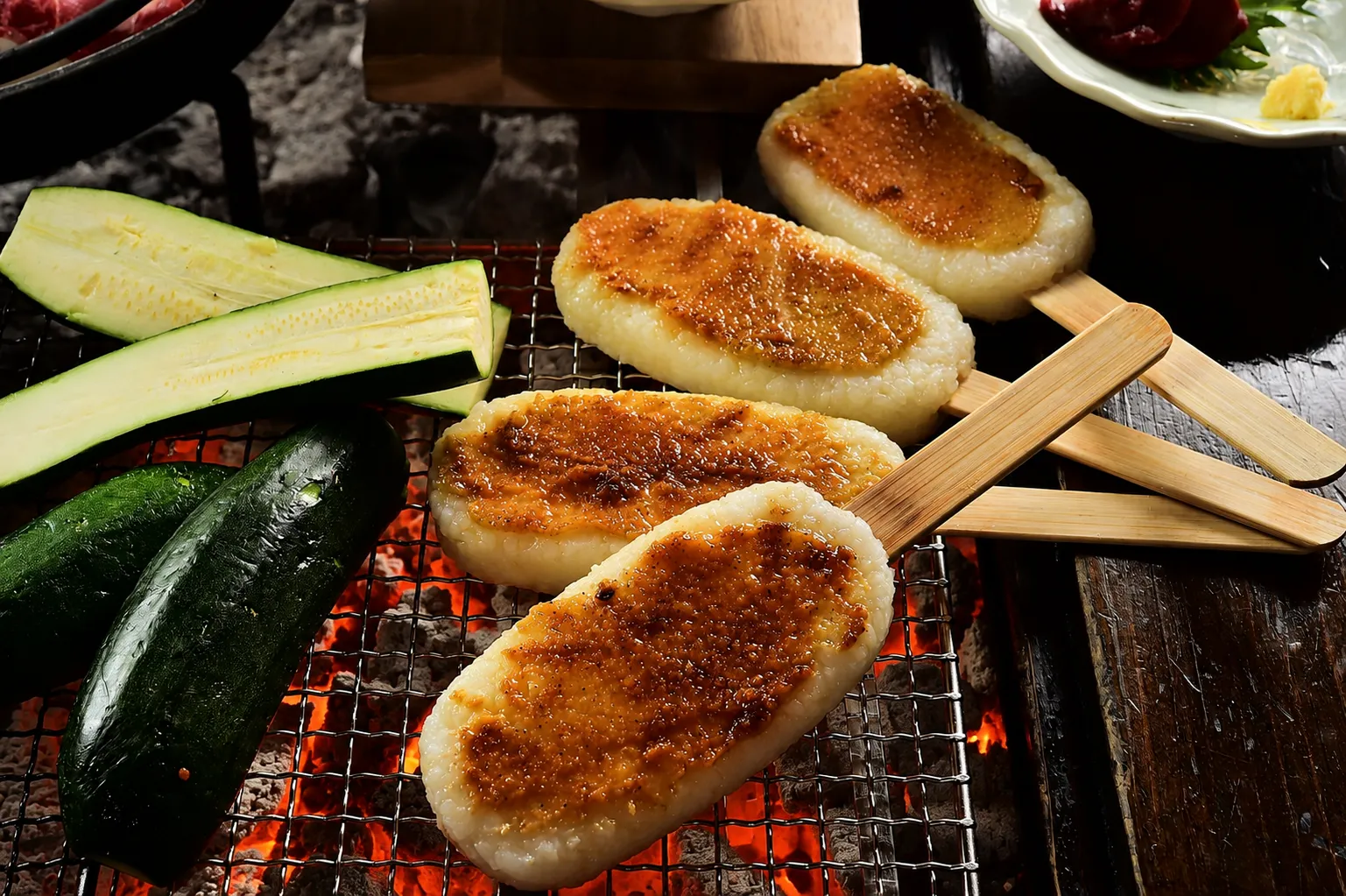 炭火で食材をじっくり焼き上げる囲炉裏